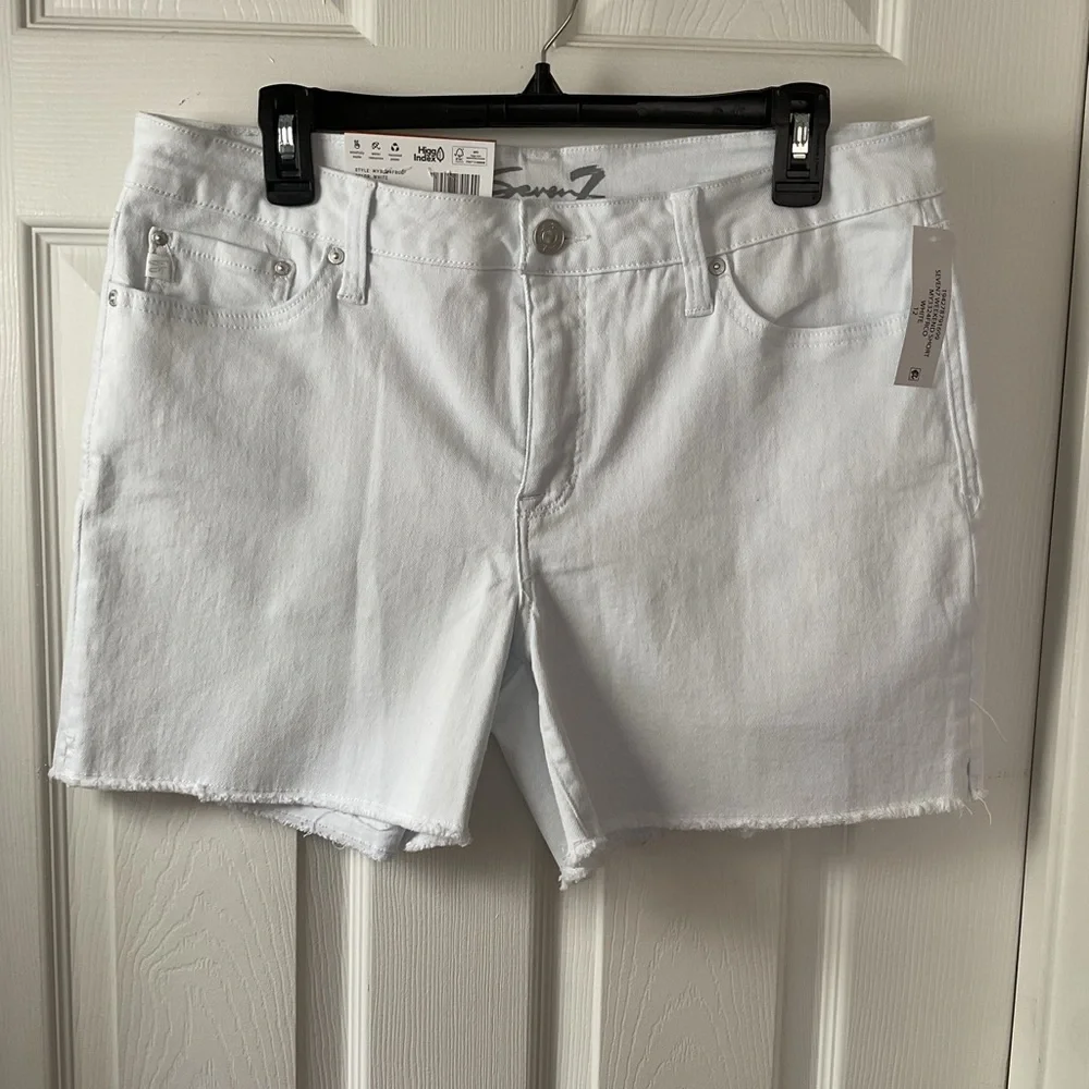 Seven7 White Denim Shorts Size 12 Women Weekend Stretch Fray Hem NWT - Picture 2 of 9